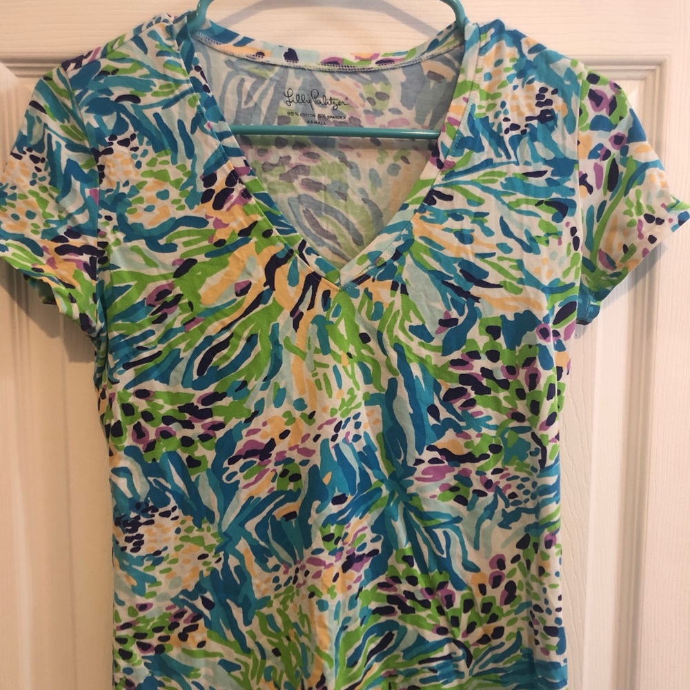 💗SOLD💗 Lilly Pulitzer XS V-neck Teeshirt